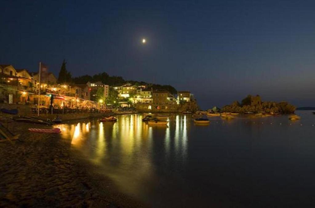 Guest House Villa Pastrovka Sveti Stefan Exterior photo